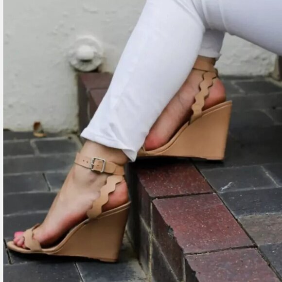 Loeffler Randall Piper Scallop Strap Nude Leather Open Toe Wedge Sandals size 9 - Picture 2 of 10